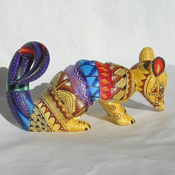 Hand Carved and Painted Armadillo Alebrije. - Picture 2 of 14